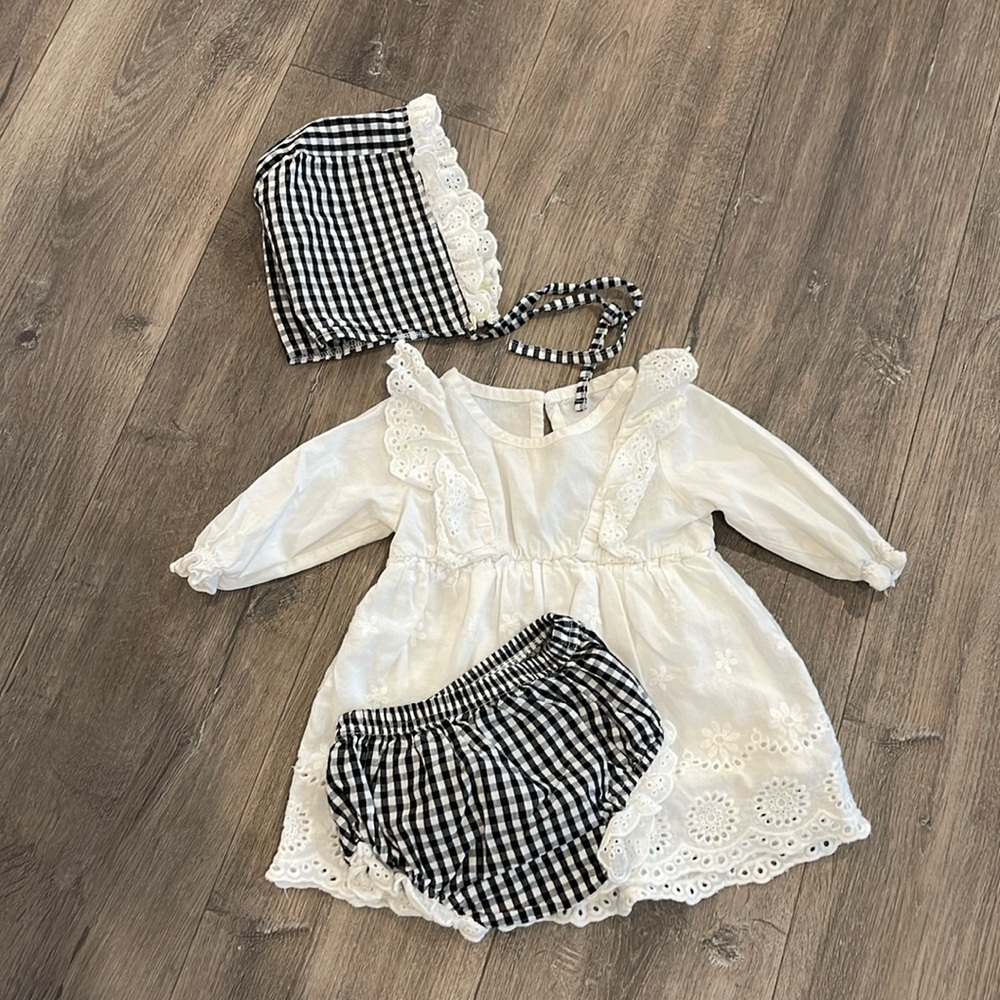 SHEIN Baby Gingham Bonnet Set